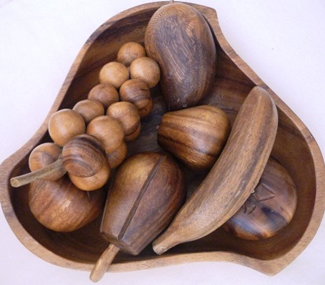 Monkey Pod: wooden fruit and dishes
